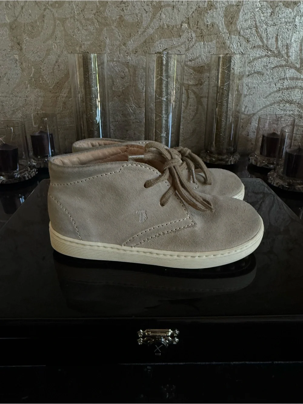 Junior Tod’s classic tan